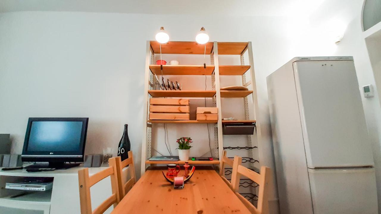 Altido Lovely 1-Br Flat With Easy Access To Centre Милан Экстерьер фото